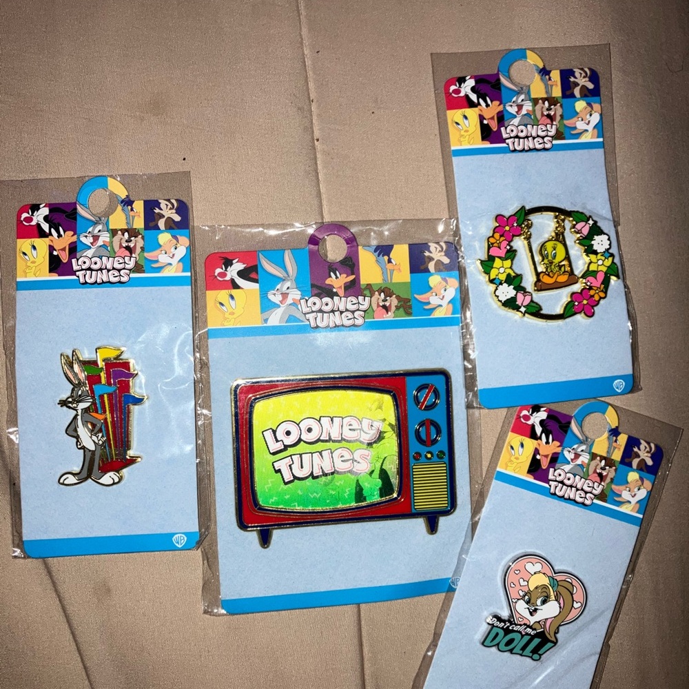 Exclusive looney tunes/ six flags merch. Bundle of 4 pins